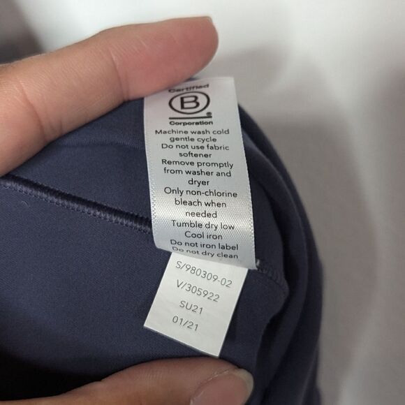 Athleta Salutation Stash Pocket‎ II Mesh Bottom Capri Leggings Blue Small - Picture 8 of 8